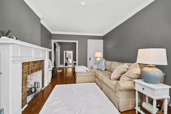 Oak Park, IL 60302,212 N Oak Park Avenue #2EE