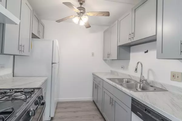 Glendale Heights, IL 60139,267 Shorewood Drive #GB