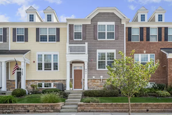 907 E Hamlin Lane,  Arlington Heights,  IL 60004