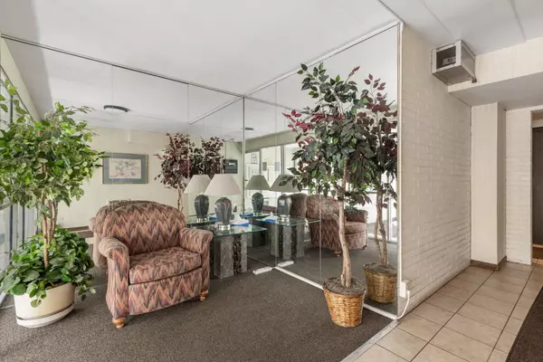 Forest Park, IL 60130,148 Circle Avenue #401