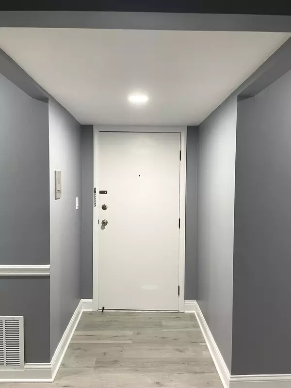 Crystal Lake, IL 60014,521 Coventry Lane #5