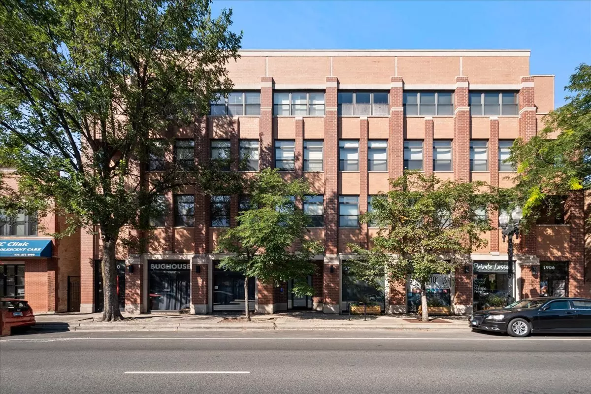 Chicago, IL 60613,1908 W Irving Park Road #304