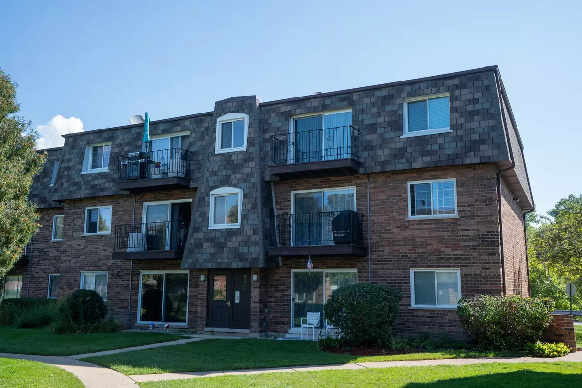 Des Plaines, IL 60016,9355 Bay Colony Drive #3S