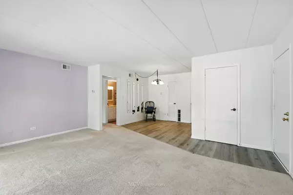 Calumet City, IL 60409,1040 Hirsch Boulevard #204