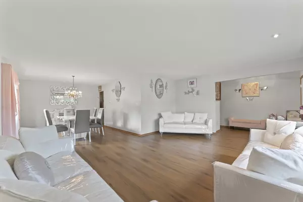 Lake Zurich, IL 60047,1202 Tracie Drive