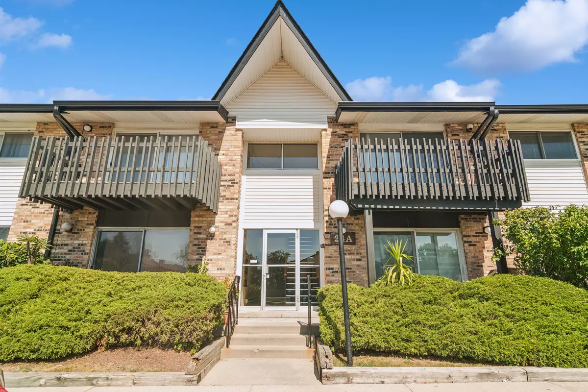 Willowbrook, IL 60527,24A Kingery Quarter #202