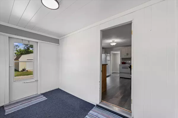 Weldon, IL 61882,28 Ash Street