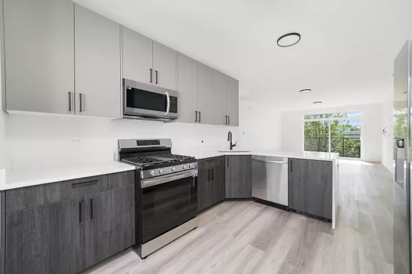 Evanston, IL 60201,2030 Greenwood Street #104