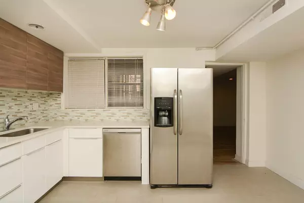 Chicago, IL 60610,1160 N LaSalle Street #GARDEN