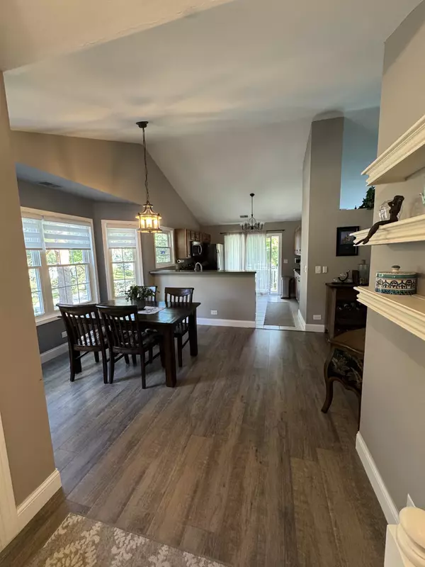 Wauconda, IL 60084,302 Stillwater Court #302