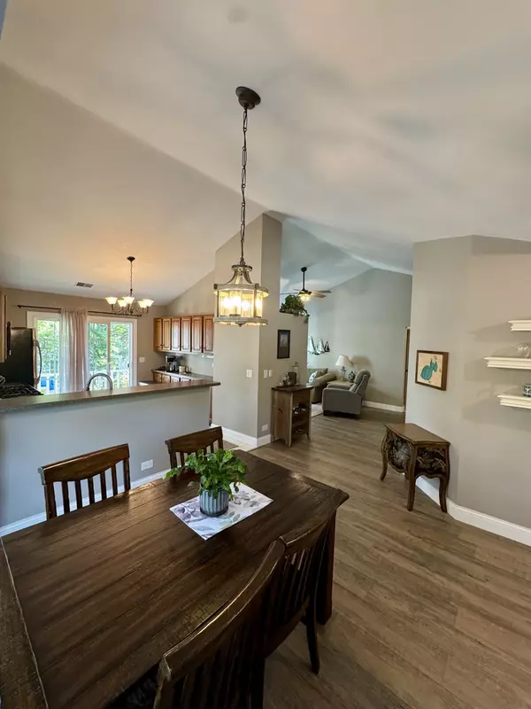 Wauconda, IL 60084,302 Stillwater Court #302