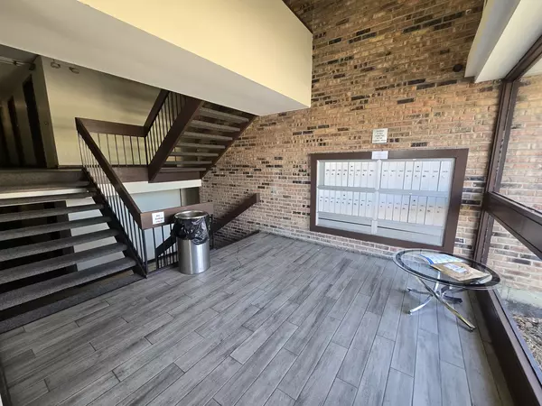 Schaumburg, IL 60173,1806 Hemlock Place #106