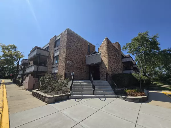 1806 Hemlock Place #106, Schaumburg, IL 60173