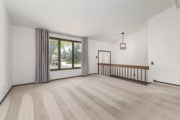 Westmont, IL 60559,12 James Drive