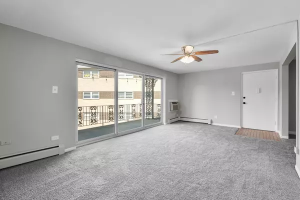 La Grange, IL 60525,301 E PLAINFIELD Road #4