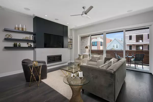 Chicago, IL 60657,1342 W Belmont Avenue #3E