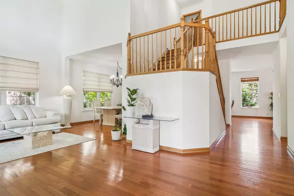 Palatine, IL 60074,632 E Delgado Drive