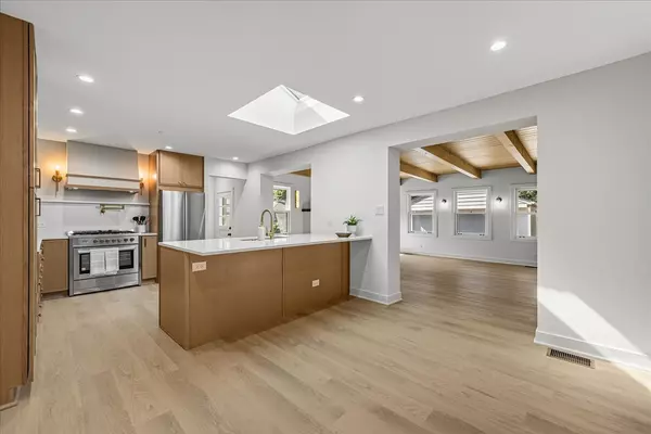 Glenview, IL 60025,834 Meadowlark Lane