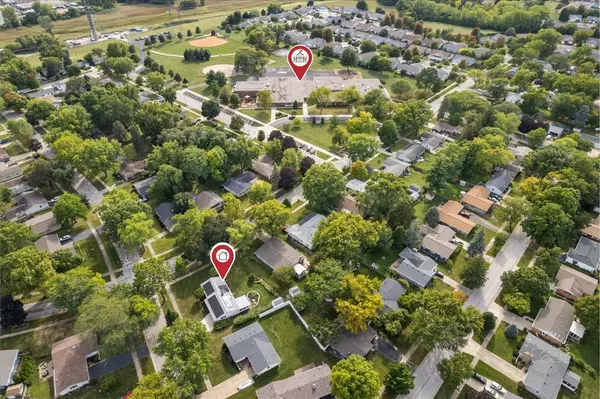 North Aurora, IL 60542,6 S Sycamore Lane