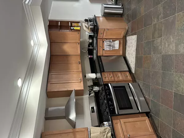 Chicago, IL 60610,1427 N Sedgwick Street #4