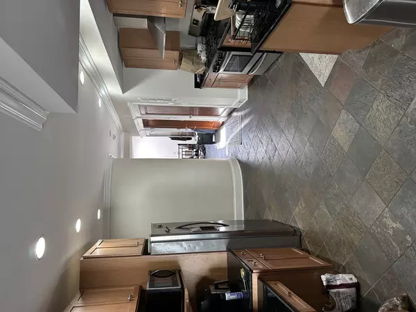 Chicago, IL 60610,1427 N Sedgwick Street #4