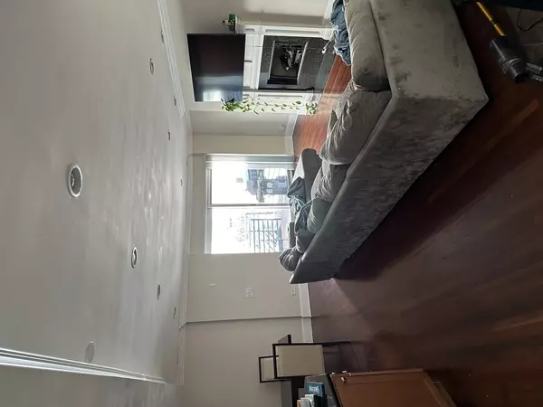 Chicago, IL 60610,1427 N Sedgwick Street #4
