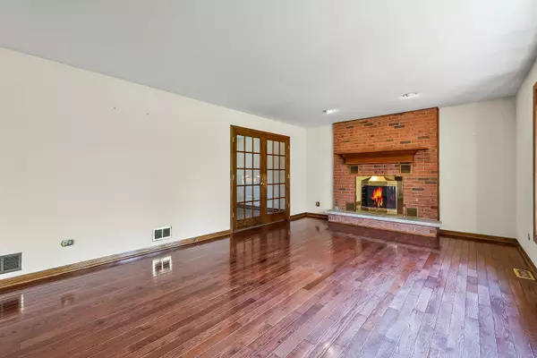 Orland Park, IL 60467,14405 Creekwood Drive