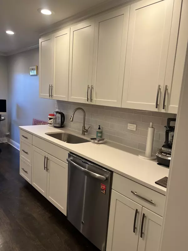 Highland Park, IL 60035,1795 Lake Cook Road #110