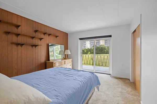 Downers Grove, IL 60515,5540 Walnut Avenue #11B