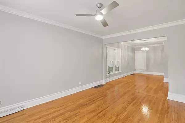 Oak Park, IL 60304,1026 S Austin Boulevard