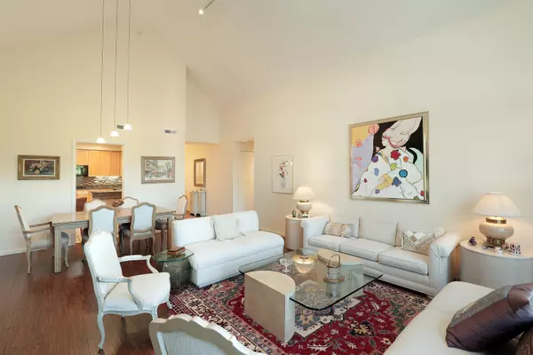 Highland Park, IL 60035,626 Homewood Avenue #401