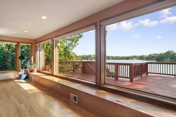 Lake Zurich, IL 60047,24013 N Forest Drive