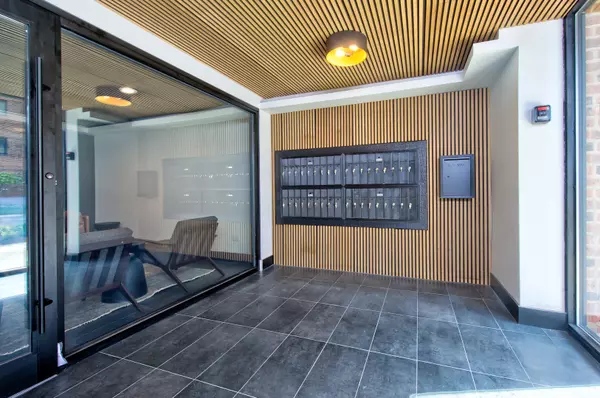 Des Plaines, IL 60016,9396 Landings Lane #404