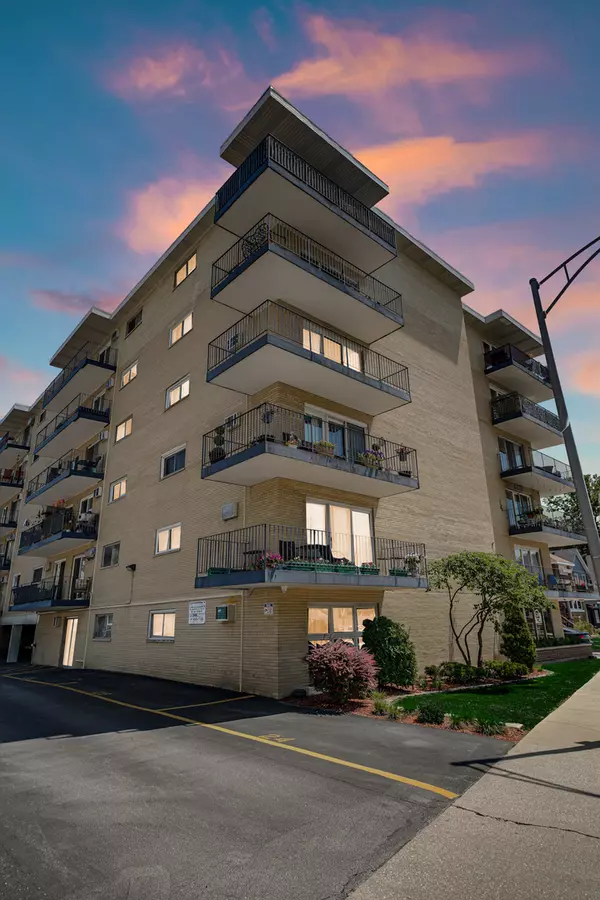 Forest Park, IL 60130,320 Circle Avenue #308