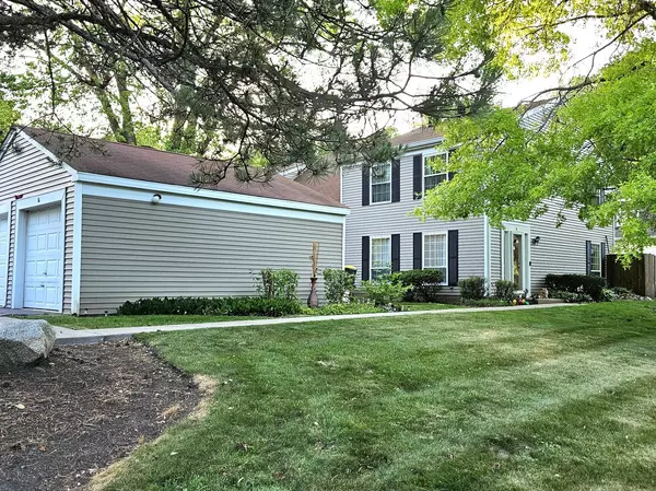 Cary, IL 60013,16 Forest Lane