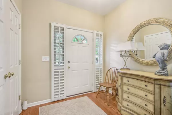 Glen Ellyn, IL 60137,215 Orchard Lane