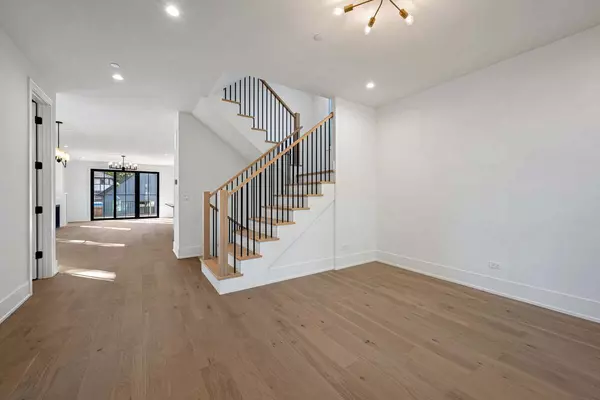 Evanston, IL 60201,2422 Grant Street