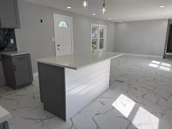 Matteson, IL 60443,126 Knollwood Circle