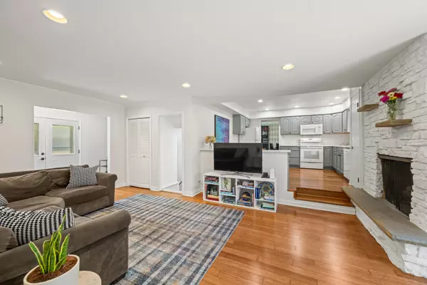 Northbrook, IL 60062,1746 Ellendale Drive