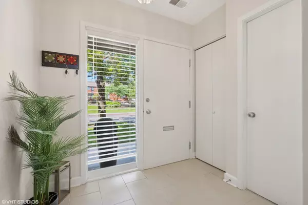 Glenview, IL 60025,3843 Appian Way