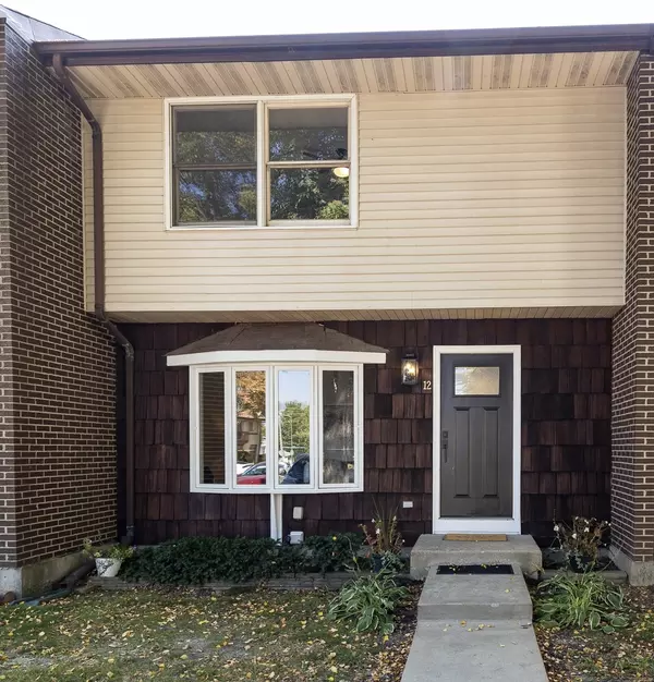 12 Dan Ireland Drive, Plainfield, IL 60544