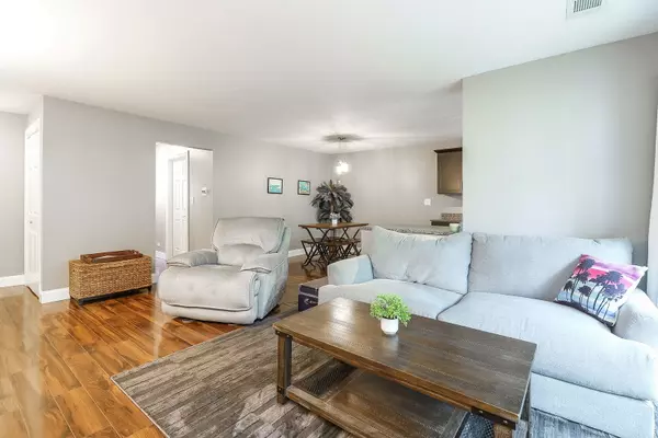 Naperville, IL 60563,893 Nelli Court #101