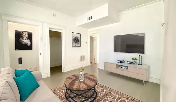 Chicago, IL 60637,6712 S Wabash Avenue