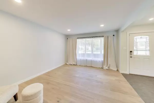 Elk Grove Village, IL 60007,260 Mulberry Lane