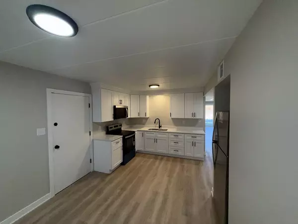 Lansing, IL 60438,18204 Exchange Avenue #1