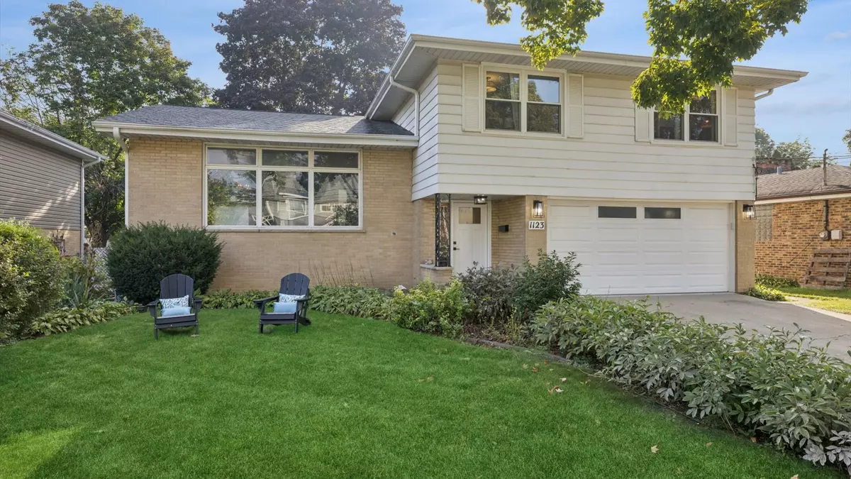 Arlington Heights, IL 60004,1123 N Dunton Avenue