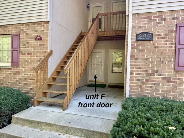 South Elgin, IL 60177,295 Woodridge Circle #F