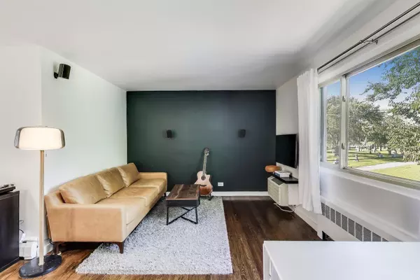 Evanston, IL 60202,507 Judson Avenue #2D