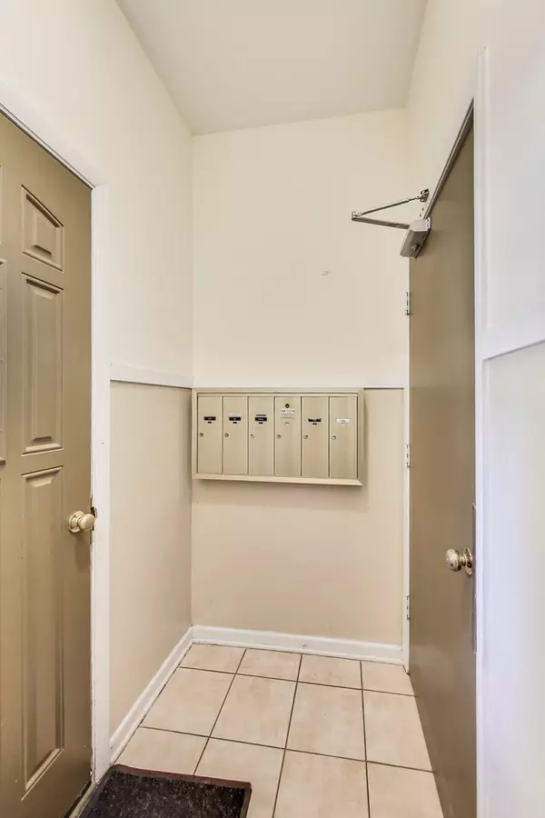 Evanston, IL 60202,507 Judson Avenue #2D