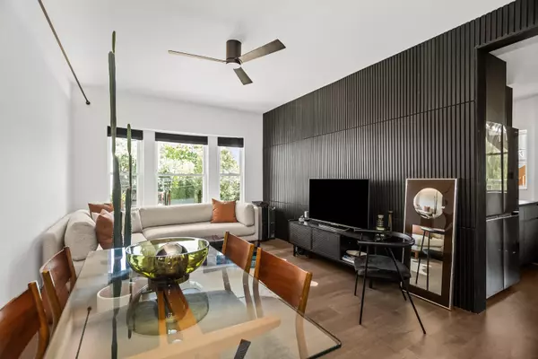 Chicago, IL 60613,843 W Belle Plaine Avenue #1S